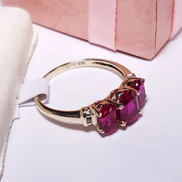 Estate 1.65ctw Oval Lab Created Ruby & Natural Diamond 3 stone 10Kt YG Ring20953